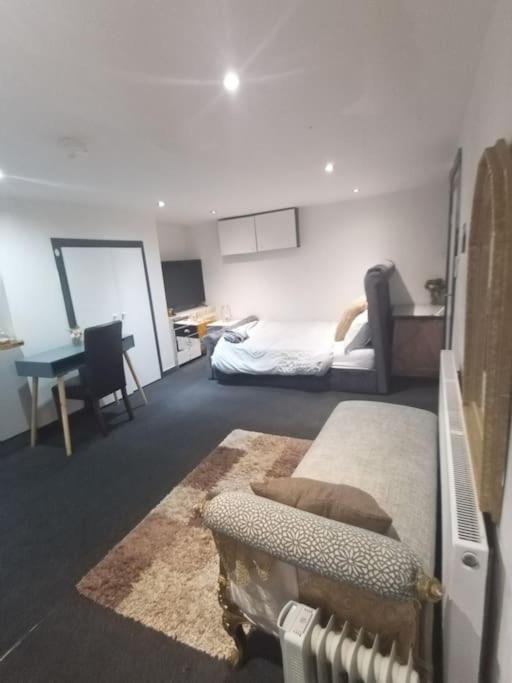 Ferienwohnung A Cosy Deluxe Size Studio With Queen Size And Sofa Bed Leeds  Exterior foto