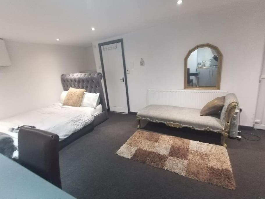 Ferienwohnung A Cosy Deluxe Size Studio With Queen Size And Sofa Bed Leeds  Exterior foto