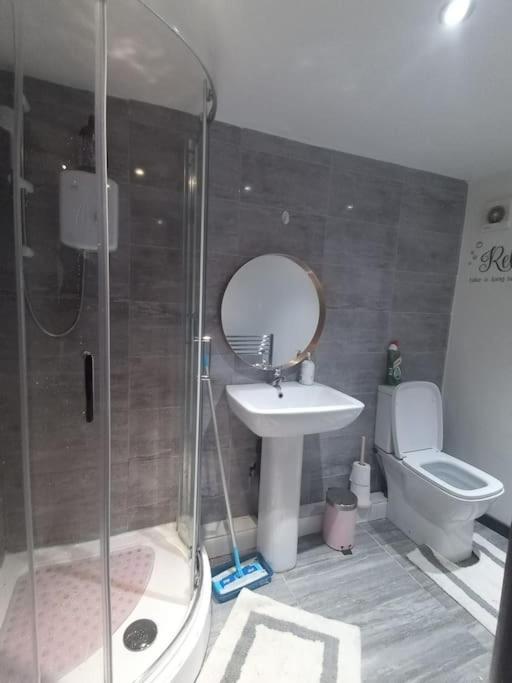 Ferienwohnung A Cosy Deluxe Size Studio With Queen Size And Sofa Bed Leeds  Exterior foto