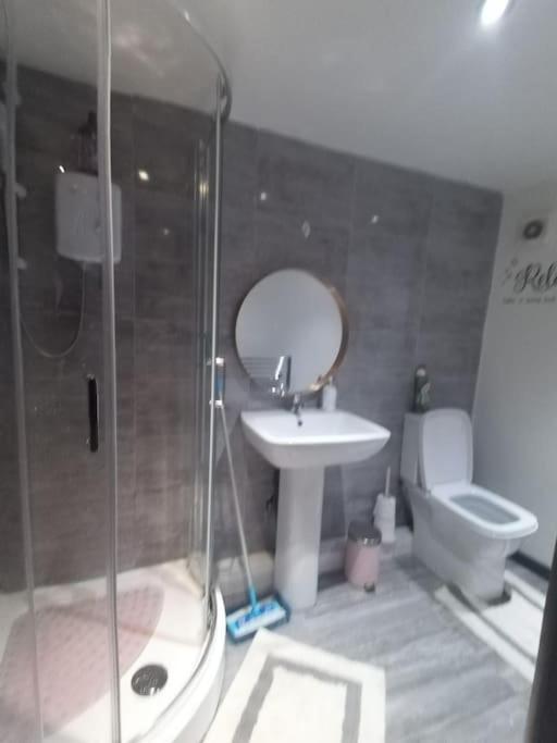 Ferienwohnung A Cosy Deluxe Size Studio With Queen Size And Sofa Bed Leeds  Exterior foto