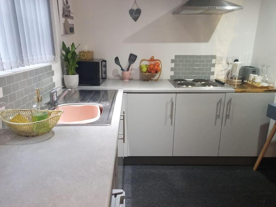 Ferienwohnung A Cosy Deluxe Size Studio With Queen Size And Sofa Bed Leeds  Exterior foto