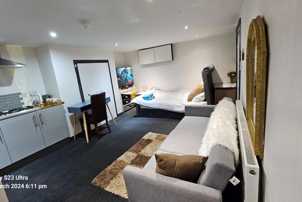 Ferienwohnung A Cosy Deluxe Size Studio With Queen Size And Sofa Bed Leeds  Exterior foto
