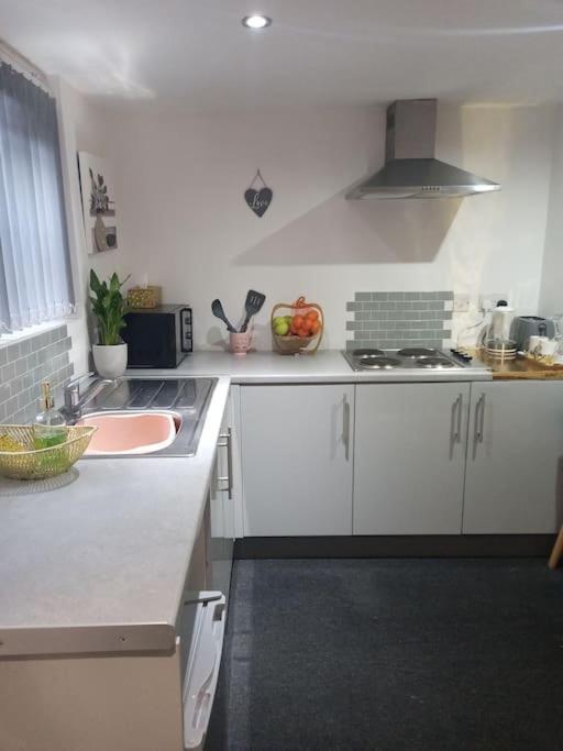 Ferienwohnung A Cosy Deluxe Size Studio With Queen Size And Sofa Bed Leeds  Exterior foto