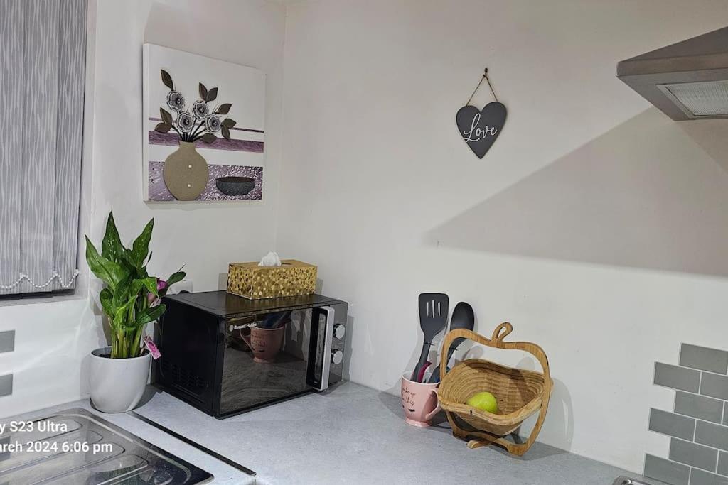 Ferienwohnung A Cosy Deluxe Size Studio With Queen Size And Sofa Bed Leeds  Exterior foto