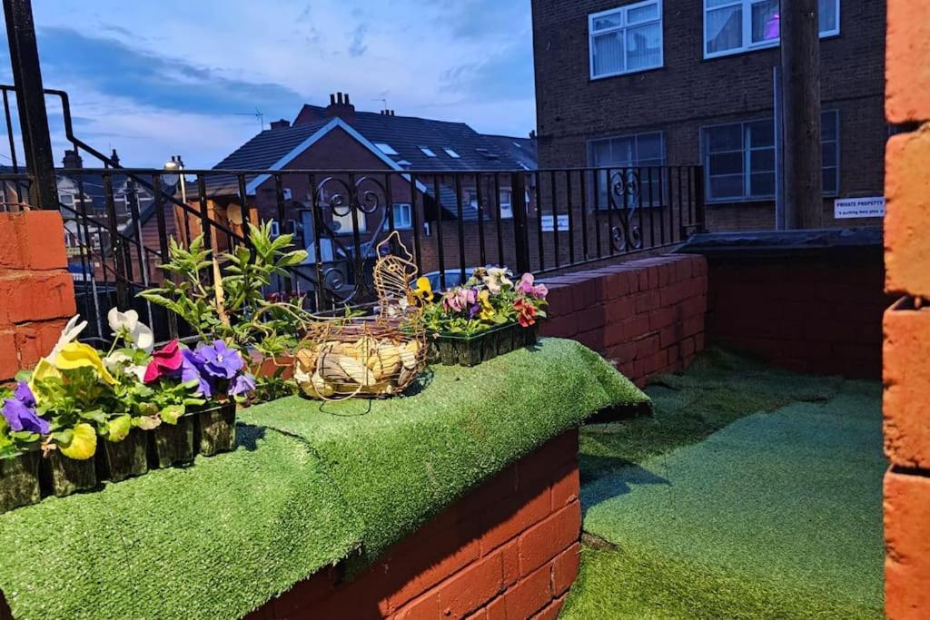 Ferienwohnung A Cosy Deluxe Size Studio With Queen Size And Sofa Bed Leeds  Exterior foto